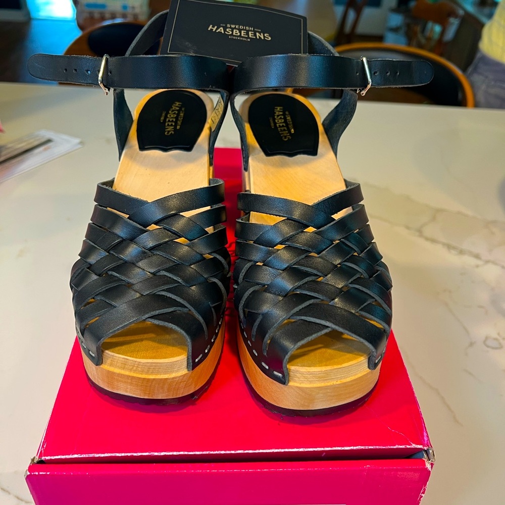Hasbeens Black Straps Platform Sandals/shoes size: 37